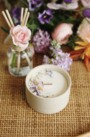 Cadeaubox (150ml geurstokjes met zijden bloem &250g geurkaar