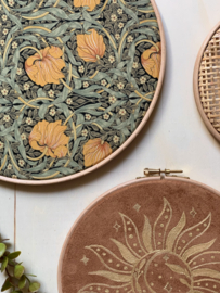Muurhangerset peony cognac