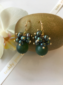 "frosted" green stone met groene pareltjes pareloorbellen