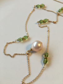 goudroze parelketting met peridot