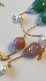 Akoya parelketting met moonstone, aventurijn, limoenkwarts en carneool