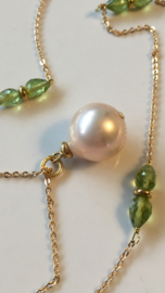 goudroze parelketting met peridot