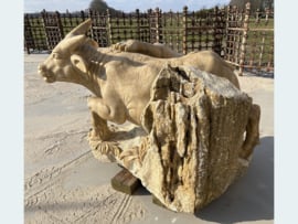 Stier beeld van natuursteen Onyx