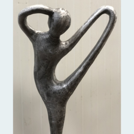 Metal-sculpture dancing N2