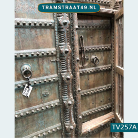 Oude deur met verfijnd houtsnijwerk TV257A