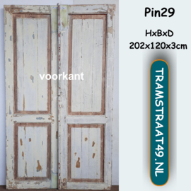 Dubbele oude shutter deur pin29