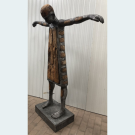 Beeld  van teak / aluminium N7 (177 cm hoog)