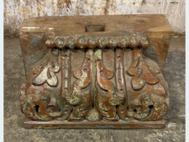 Voet van pilaar met snijwerk N149-94