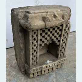 Antieke zandsteen huisaltaar N146-64