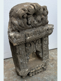 Stenen huisaltaar N146-48