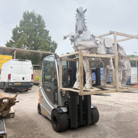 Grote paard van aluminium N20