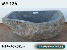 Driehoek wastafel riviersteen MP136