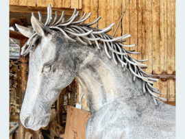 Grote paard van aluminium N20