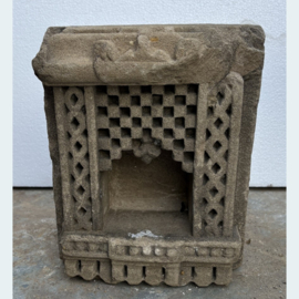 Antieke zandsteen huisaltaar N146-64