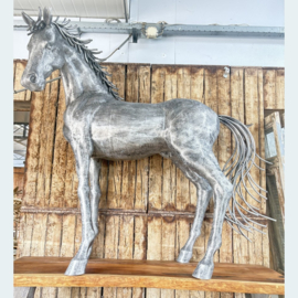 Grote paard van aluminium N20