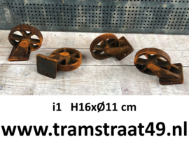 Zwenkwielen groot 16cm hoog