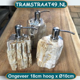 Zeepdispenser versteend hout