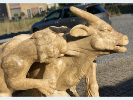 Stier beeld van natuursteen Onyx