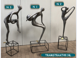 Metal-sculpture dancing N2