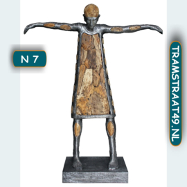 Beeld  van teak / aluminium N7 (177 cm hoog)