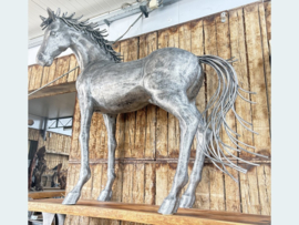 Grote paard van aluminium N20