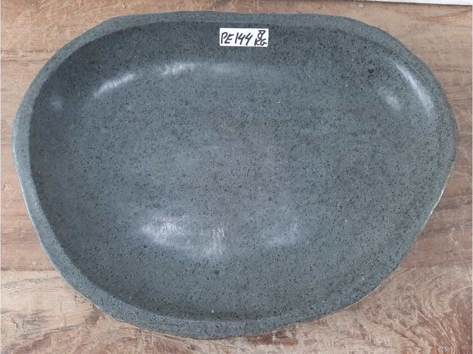Tuinschaal / vogelbad van riviersteen PE144 (42x32cm)