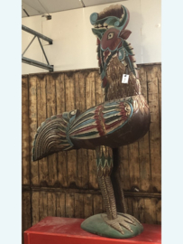 Grote gekke kip van hout (222 cm hoog)