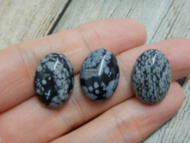 Cabochon ovaal 13x18mm snowflake obsidian (1 stuk)
