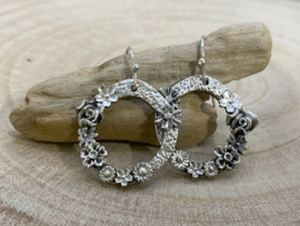 Flower hoop oorbellen