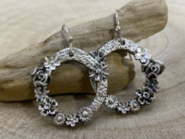 Flower hoop oorbellen