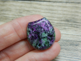 Cabochon 20x22mm ruby in zoisite (1 stuk)