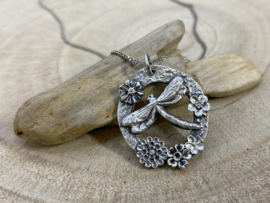 Flower hoop hanger met libelle