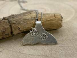 Dolphin tail hanger met visjes