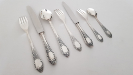 Verzilverd bestek in Louis XV/Rococo-stijl - 83-delig/12-persoons - Duitsland, c. 1950's