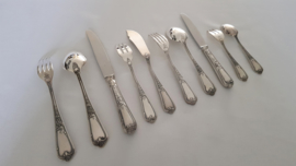 Ercuis - Silver Plated Cutlery Canteen - 12 pax./132-piece - Louis XV motive - France, 20th Century