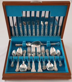 Slack & Barlow - A silver-plated cutlery canteen - Kings Pattern - 48-piece/6-pax. c. 1960