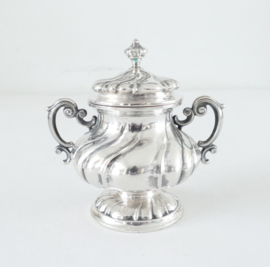 An Italian .800 silver Tea and Coffee service in the Rococo manner - A. Cesa, Alessandria - 1935-1944