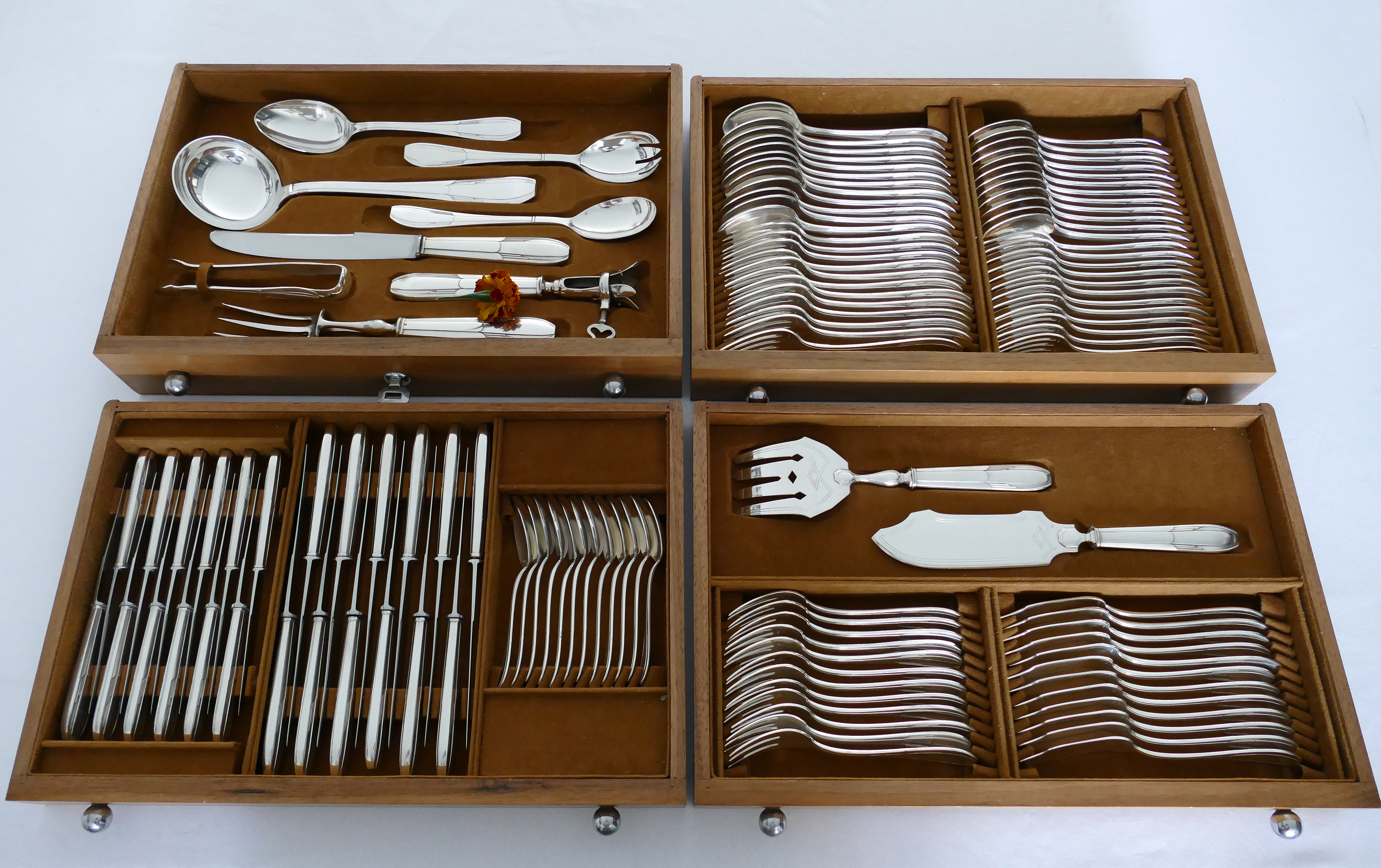 Verzilverde Art Deco bestekcassette - 117-delig/12-persoons - Orfevrerie Perrin, Frankrijk - c. 1925