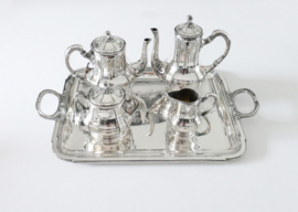 Orfevrerie Gallia (Christofle) - Verzilverd Louis XV Thee & Koffieservies - Frankrijk, c. 1925