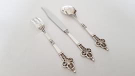 A Christofle Renaissance .925 Silver place setting - in Christofle sleeves