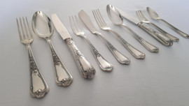 Ercuis - Silver Plated Cutlery Canteen - 12 pax./132-piece - Louis XV motive - France, 20th Century