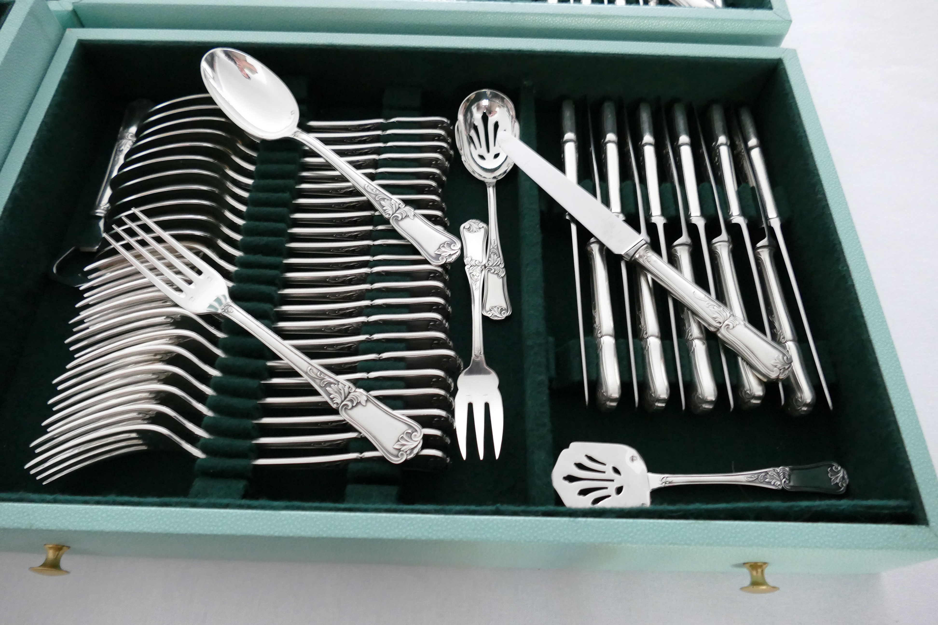 Silver Plated Cutlery Canteen in Règence-style - 136-piece/12-pax. - France, 1950's-1960's