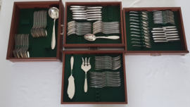 A Silver Plated Art Deco Cutlery Canteen of Mahogeny veneer - 12-pax./122-pieces - Dèlheid Frères, Belgium c. 1938