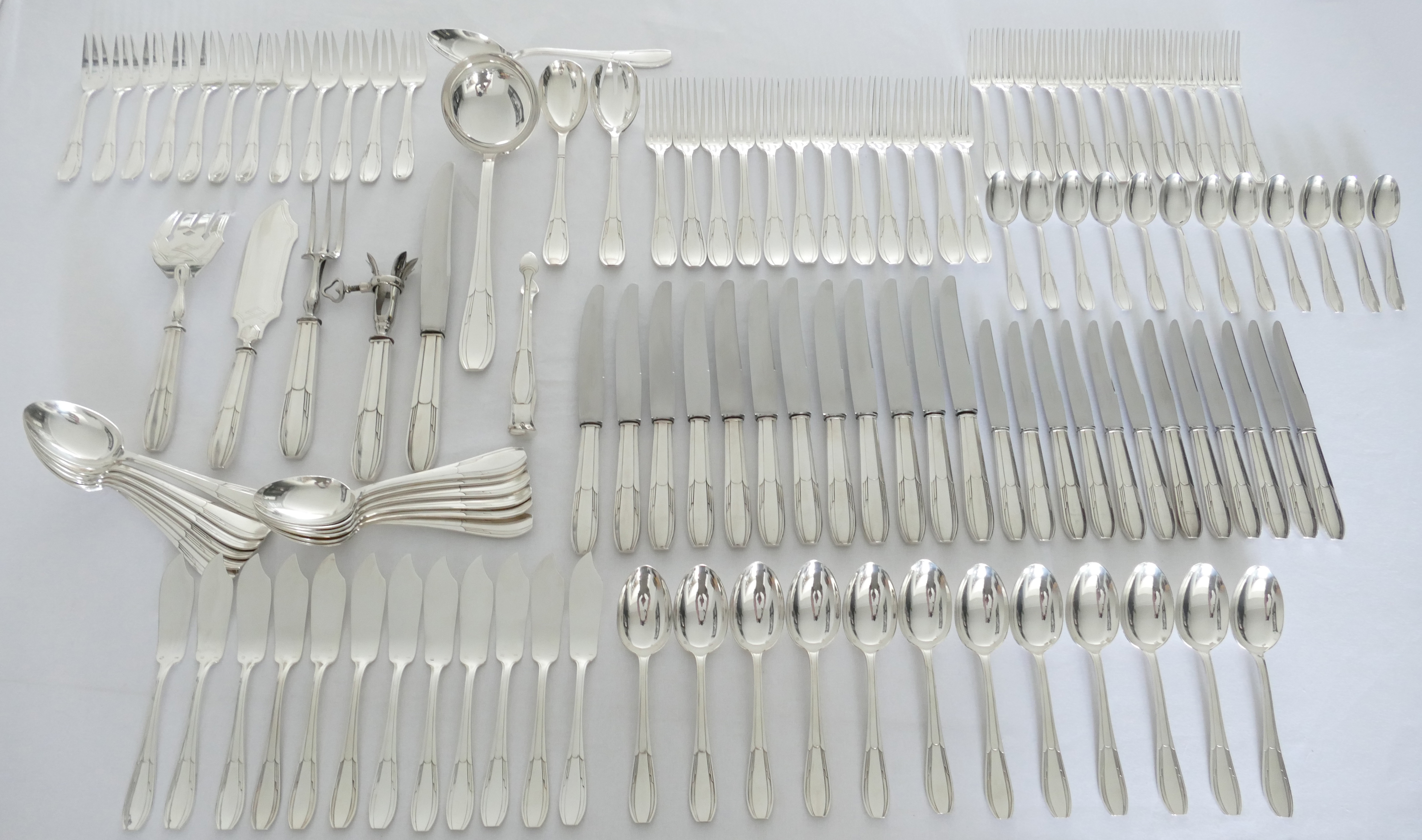 Verzilverde Art Deco bestekcassette - 117-delig/12-persoons - Orfevrerie Perrin, Frankrijk - c. 1925