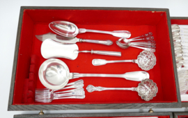 Kerkelijk verzilverd bestek van een Latijns Aartsbisschop  - Christofle – 97-delig – Chinon & Baguette - Pauselijke Staat, 1860-1868