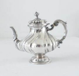 An Italian .800 silver Tea and Coffee service in the Rococo manner - A. Cesa, Alessandria - 1935-1944