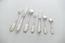 Maison Tilquin - Verzilverd Louis XV bestekset - 91-delig/12-persoons - België, c. 1950