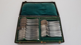 Vve. Charles Halphen/Manufacture de l'Aldenide - Antique chest of cutlery - 67-pieces - Paris, c. 1890