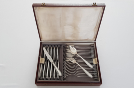 Verzilverde bestekcassette - 84-delig/12-persoons met klassiek decor - 100 Grams verzilverd