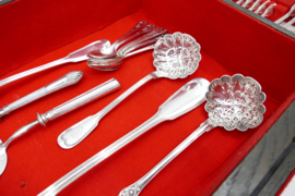 Kerkelijk verzilverd bestek van een Latijns Aartsbisschop  - Christofle – 97-delig – Chinon & Baguette - Pauselijke Staat, 1860-1868